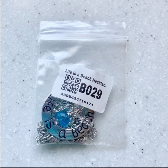 NWOT Life is a Beach Silvertone 18”-20” Adjustable Beaded Starfish Necklace - Picture 6 of 7